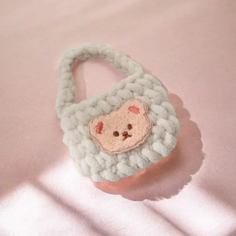 mini sac en peluche pour ranger le kit de crochet