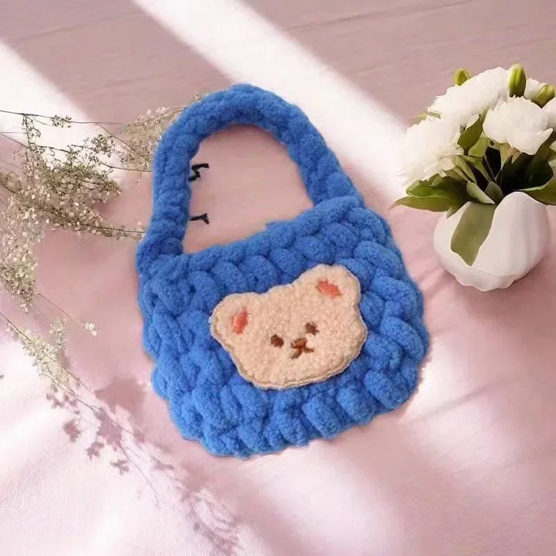 mini sac en peluche pour ranger le kit de crochet