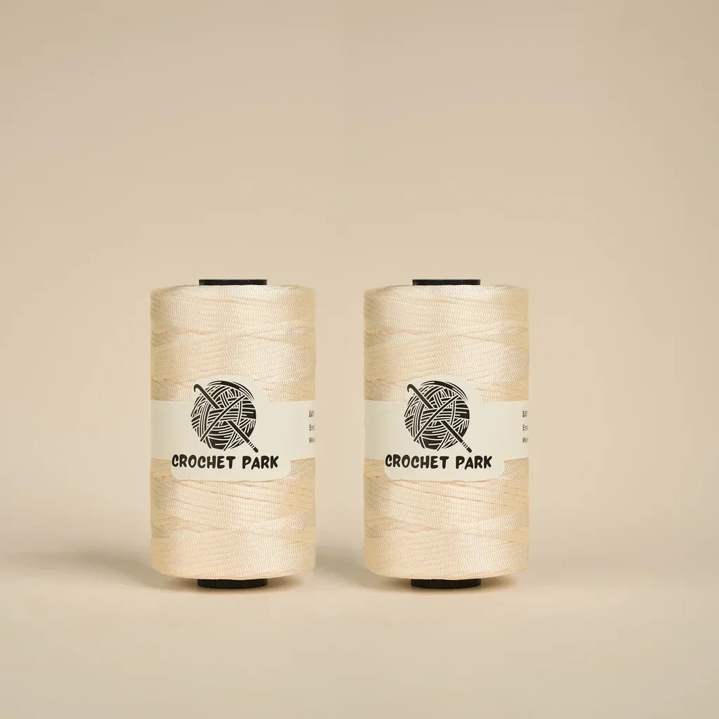 Aveline Glimmer Flat Yarn