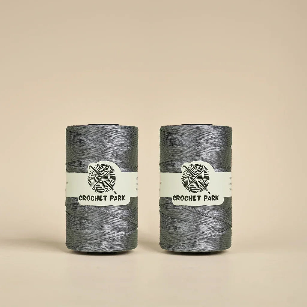 Aveline Glimmer Flat Yarn