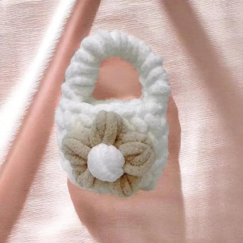 mini sac en peluche pour ranger le kit de crochet
