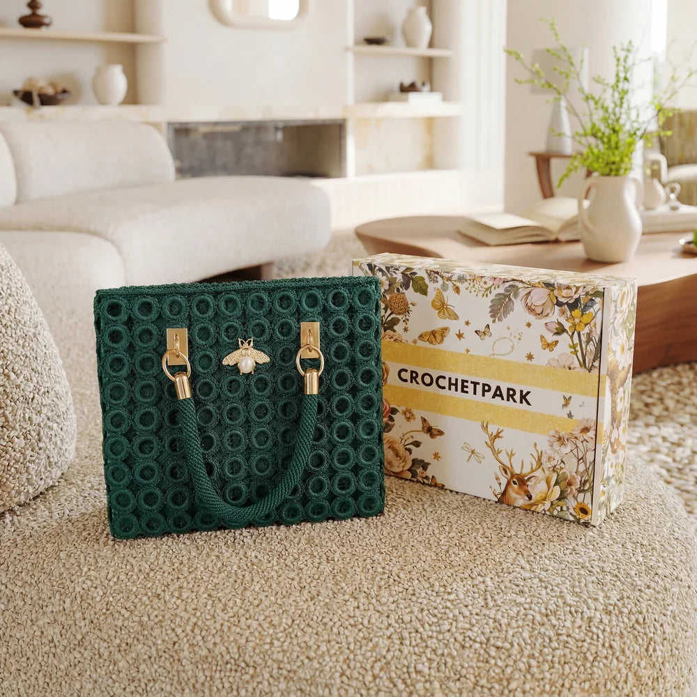 CrochetPark™ Garden Bee Crochet Bag Kit